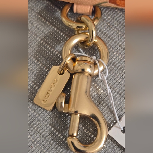 ​Coach Floral Print Leather AirPods Case / Bag Charm – Petal Pink **flawed** - Picture 10 of 11